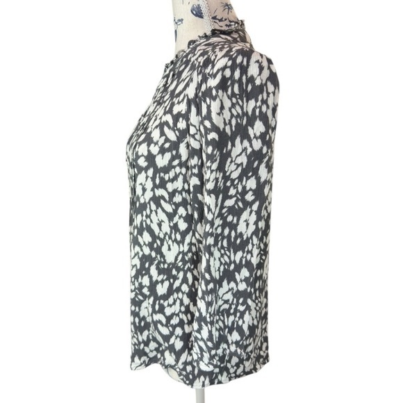 Monday Fun Black & White Abstract Print Blouse – Size L, 100% Rayon - Picture 3 of 7